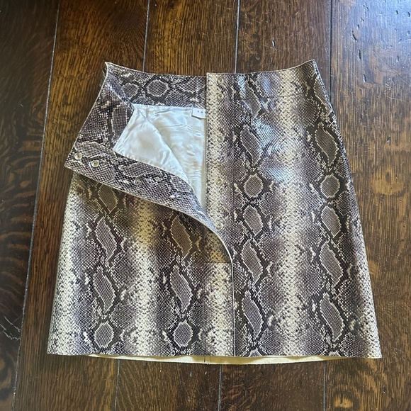 Sandro Kimberlay leather snakeskin miniskirt - Picture 2 of 7